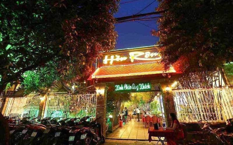 nhà hàng sân vườn quận Tân Phú Hòn Rơm (2)