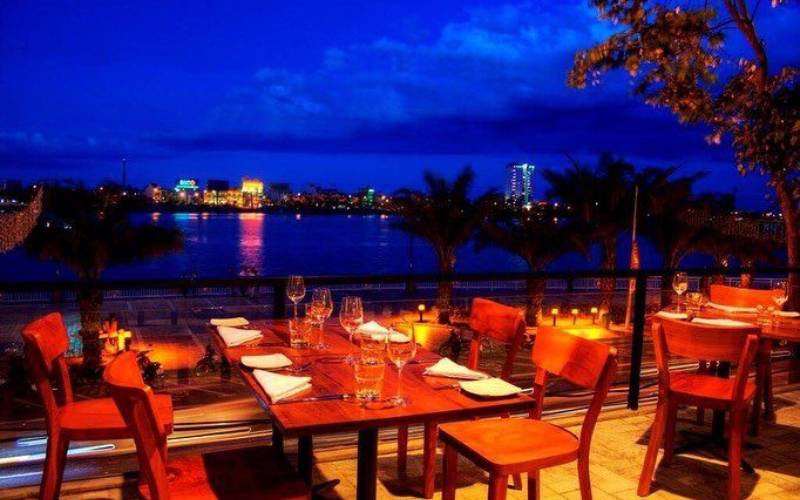nhà hàng view đẹp Đà Nẵng Waterfront Restaurant & Bar 